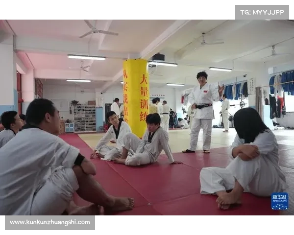 妈妈教练李跃华带领盲人柔道队展现坚韧力量与不屈精神